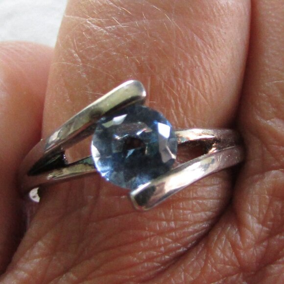 Silver Blue Topaz Stone Ring - Sz 8 - Picture 2 of 9